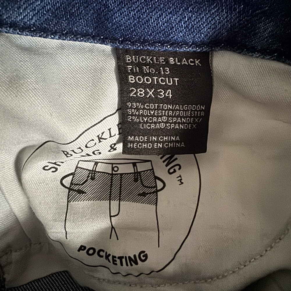 NWOT Buckle Lowrise Bootcut Jeans - Picture 8 of 10